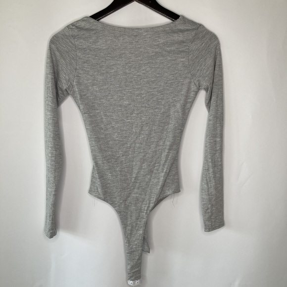 PrettyLittleThing Shape Grey Jersey Ruched Long Sleeve Bodysuite Size Medium - Picture 3 of 8